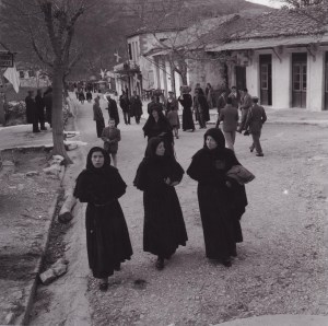 Κυριακή-γιά-εκκλησία-Καρυά-1958-τελη-Μάρτη-001