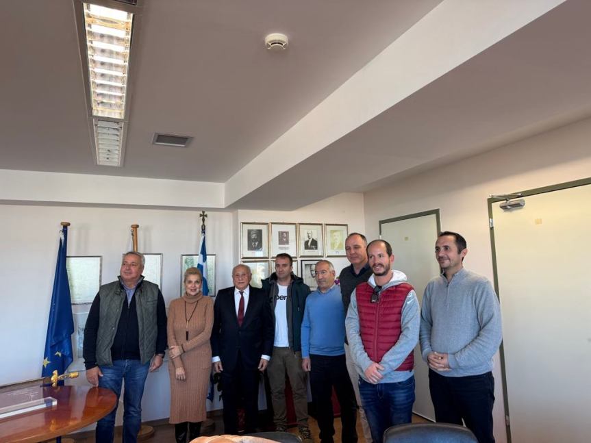 Ο Δήμαρχος Λευκάδας υποδέχθηκε εθιμοτυπικά τον Πολιτιστικό Σύλλογο Νέα Χορωδία&nbsp;Λευκάδας